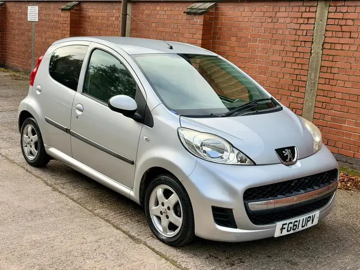 Peugeot 107 2011 photo 2