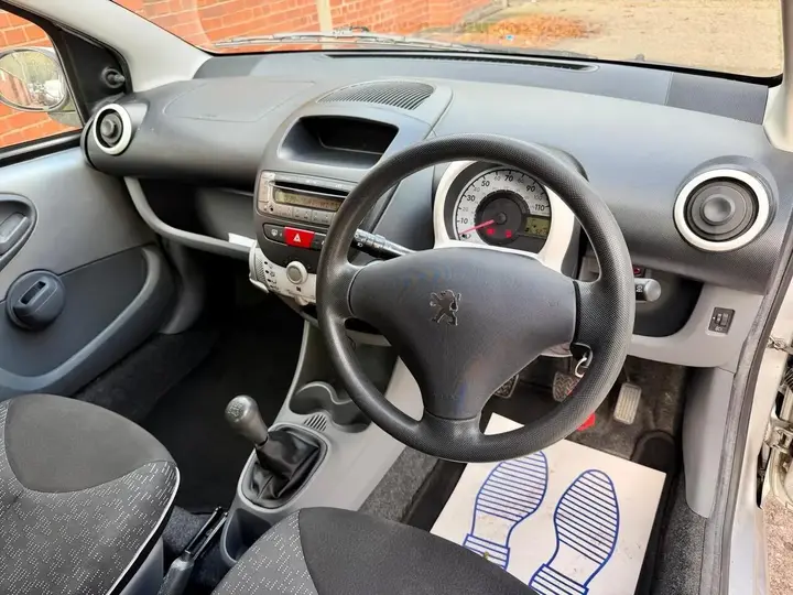 Peugeot 107 2011 photo 5