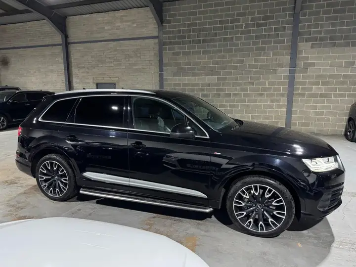 Audi Q7 2017 photo 2