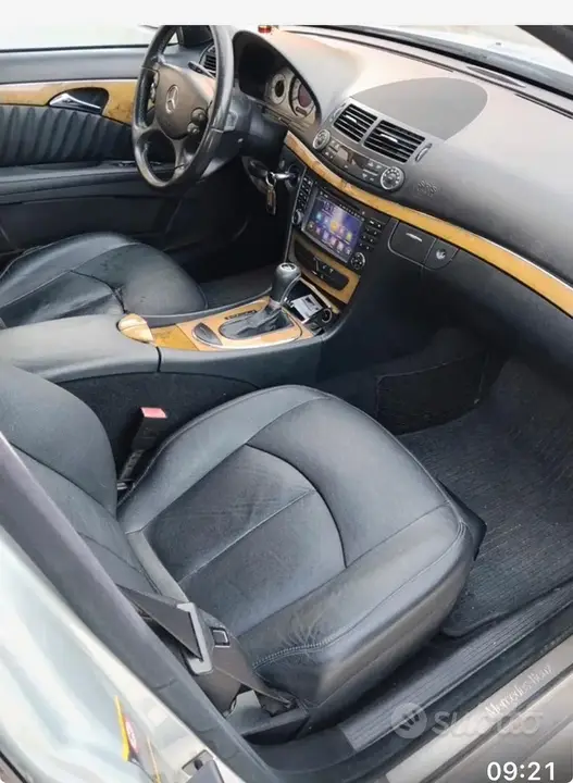Mercedes-Benz E-Class 2009 photo 3