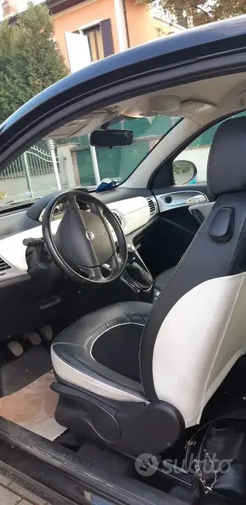 Lancia Ypsilon 2011 photo 4