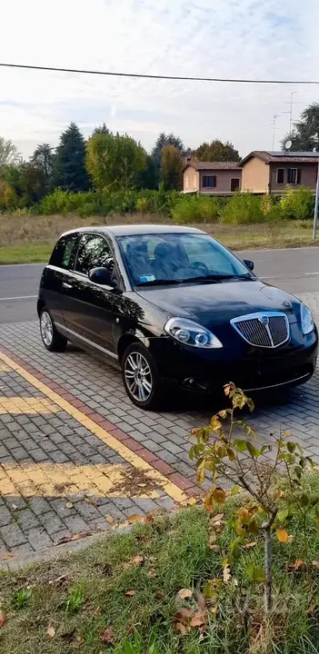 Lancia Ypsilon 2011 photo 2