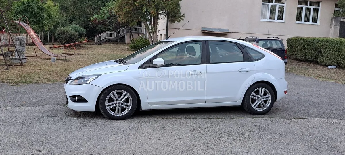 Ford Focus 2010 photo 2