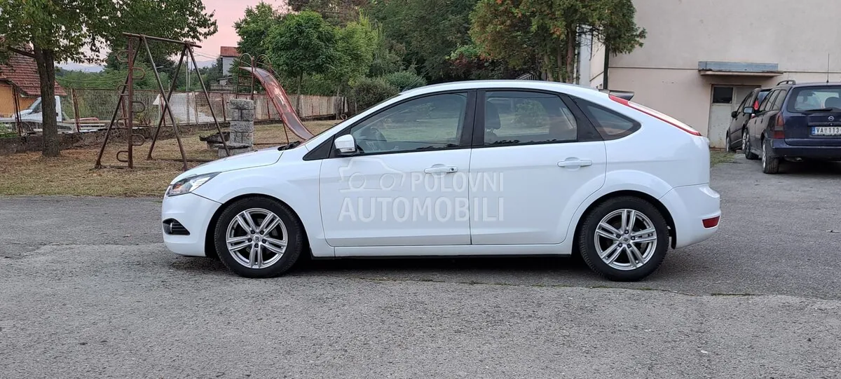 Ford Focus 2010 photo 3