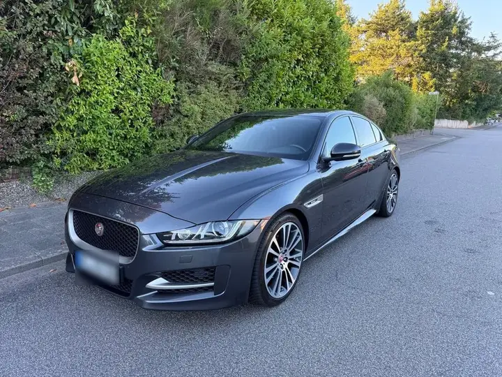 Jaguar Xe