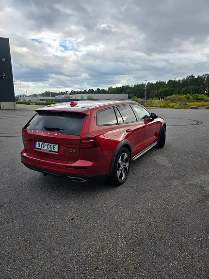 Volvo V60 Cross Country 2019 photo 2
