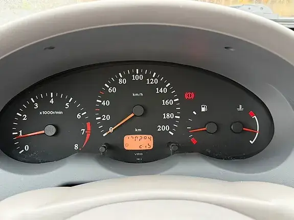 Nissan Micra 2002 photo 4