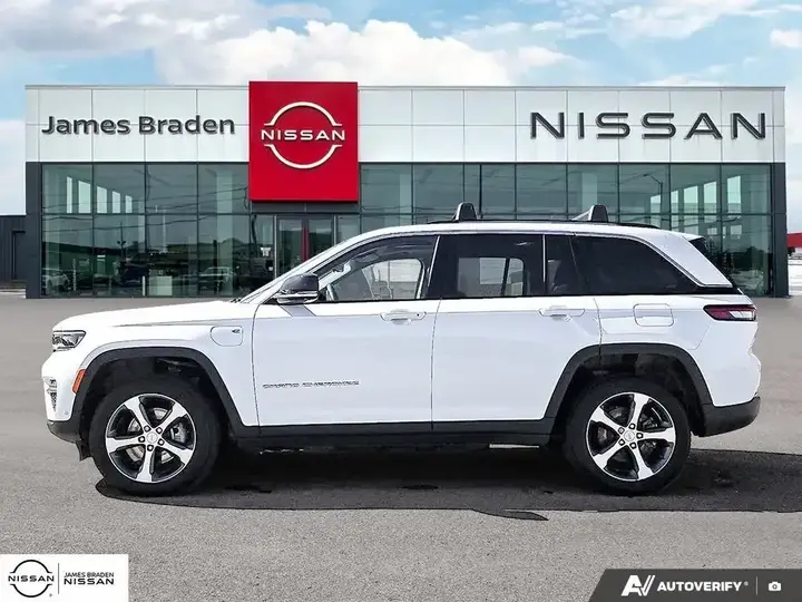 Jeep Grand Cherokee 2023 photo 3