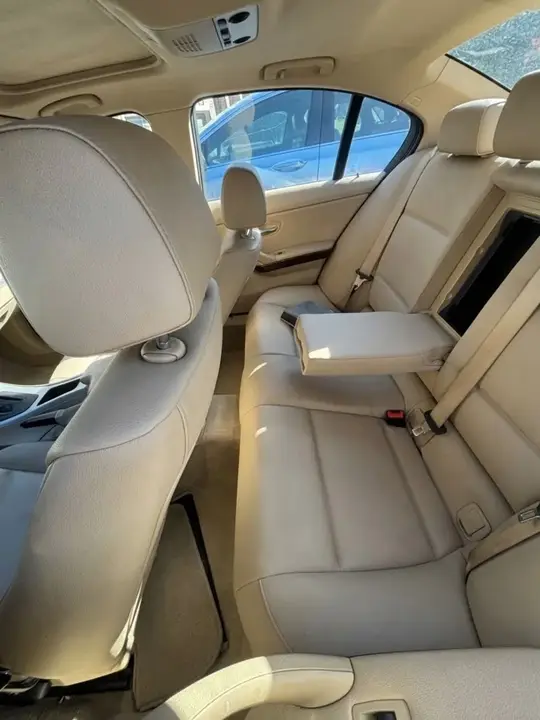 BMW 3 Series 2011 photo 4