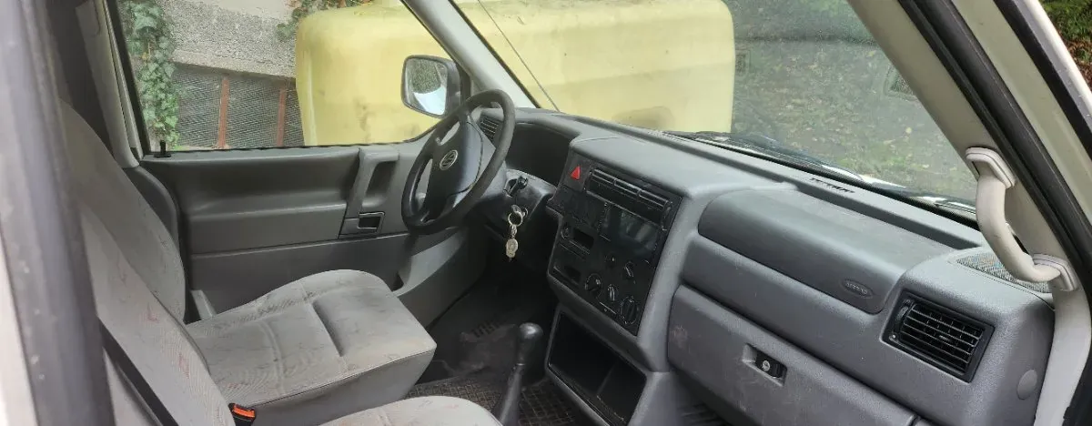 Volkswagen T4 1998 photo 2