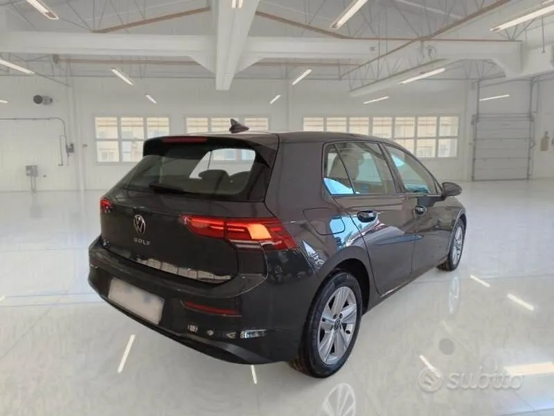 Volkswagen Golf 2023 photo 2