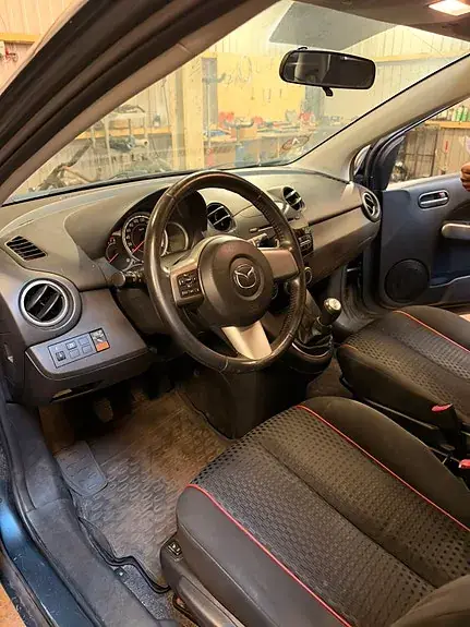 Mazda 2 2012 photo 4