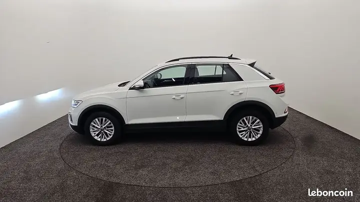 Volkswagen T-Roc 2024 photo 2