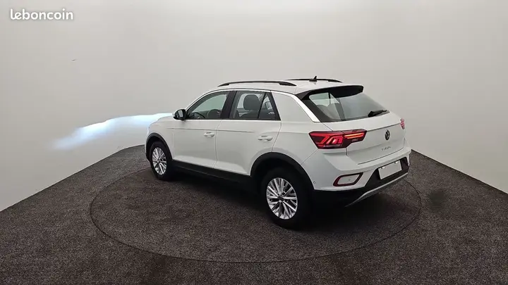 Volkswagen T-Roc 2024 photo 3
