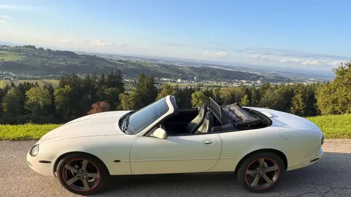 Jaguar Xk8 1997 photo 3