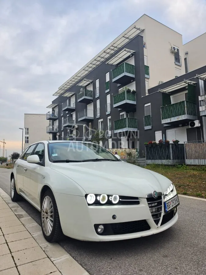 Alfa Romeo 159 2008 photo 2