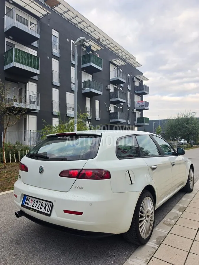 Alfa Romeo 159 2008 photo 4