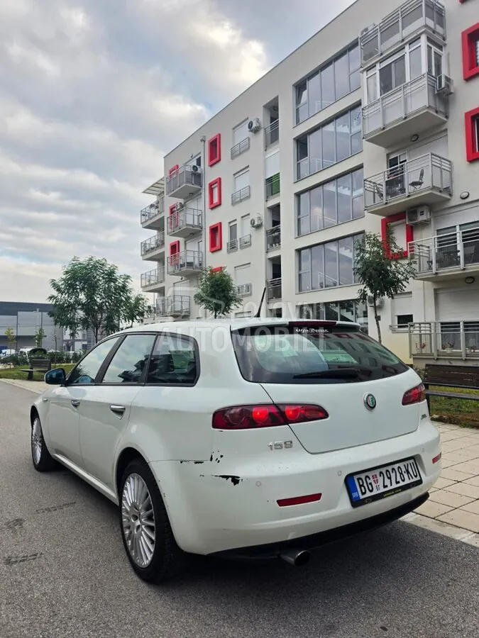 Alfa Romeo 159 2008 photo 5