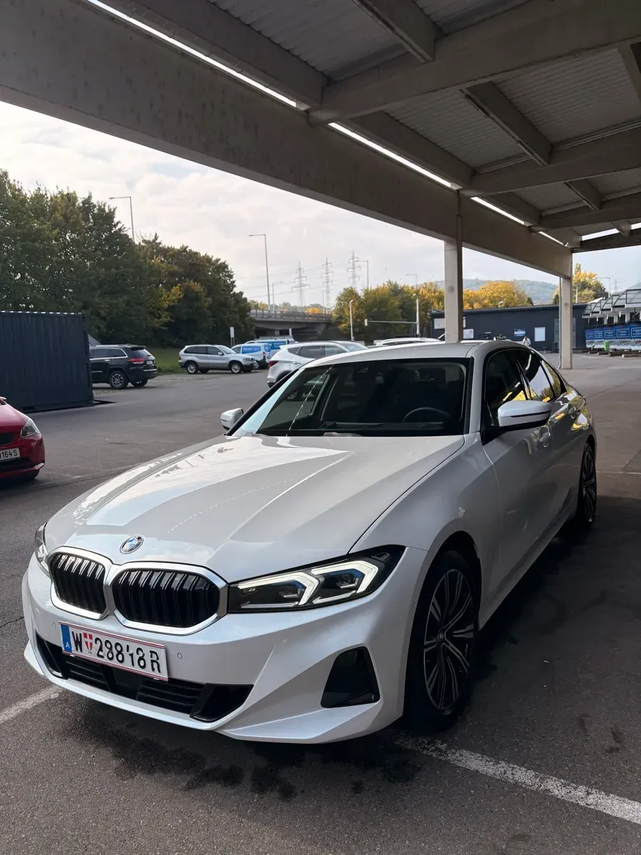 BMW 3 Series 2024 photo 2