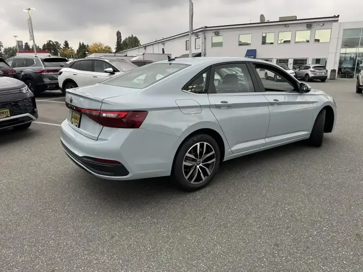 Volkswagen Jetta 2026 photo 4