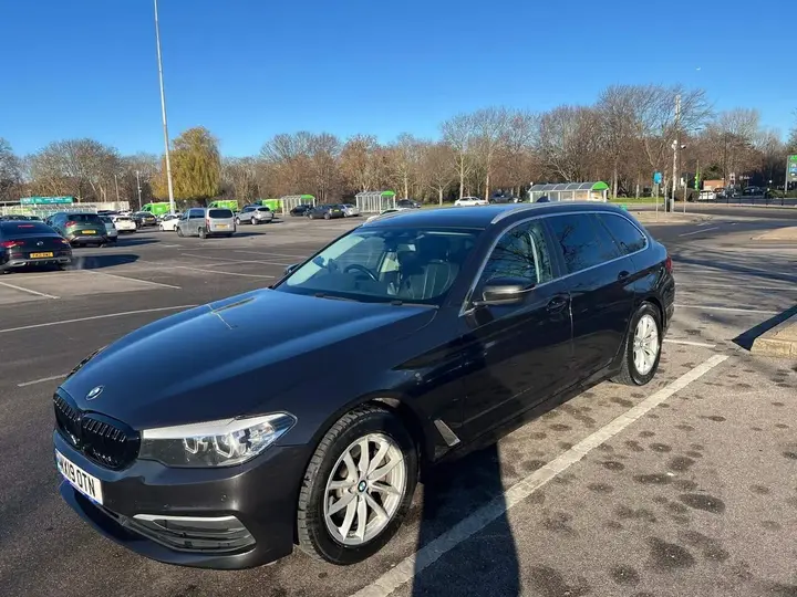 BMW 5 Series 2019 photo 5
