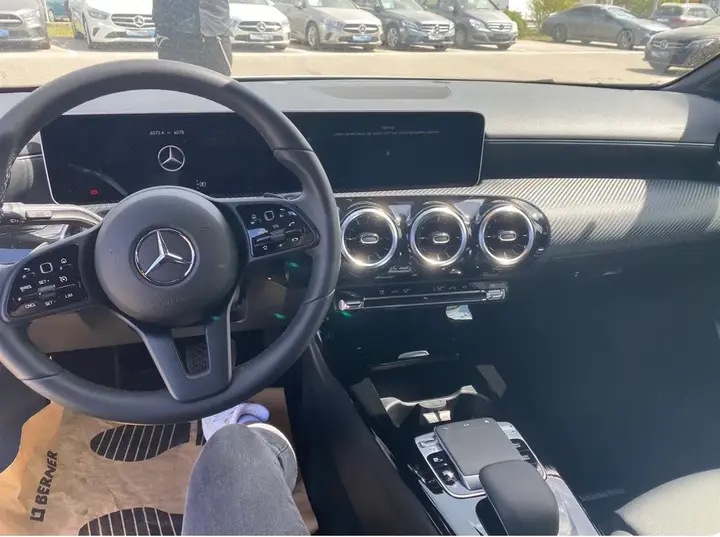 Mercedes-Benz A-Class 2019 photo 3