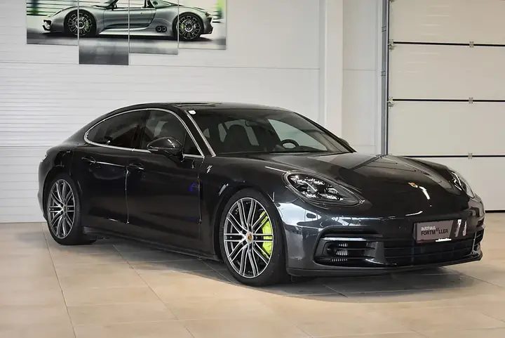 Porsche Panamera 2018 photo 2