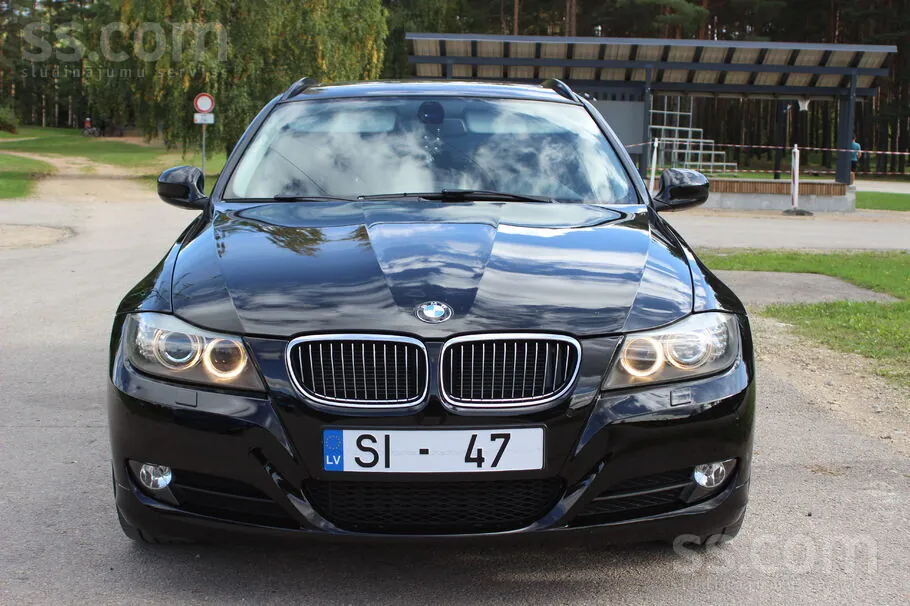 BMW 318 2010 photo 2