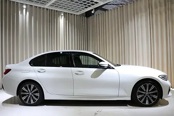 BMW 320 2019 photo 2