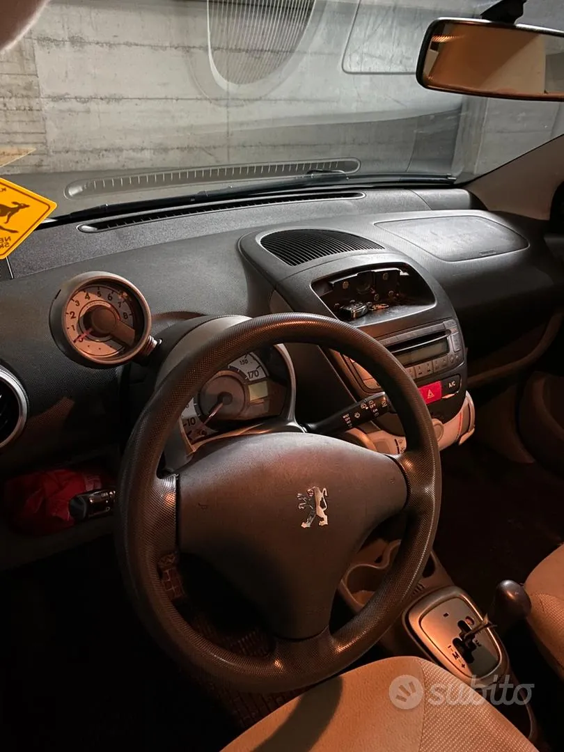 Peugeot 107 2008 photo 2