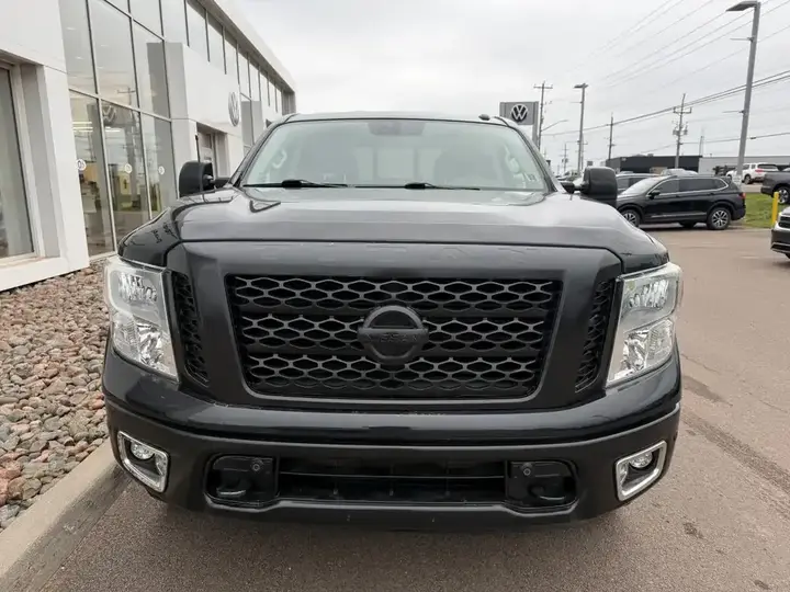Nissan Titan 2017 photo 2