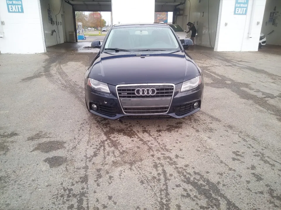 Audi A4 2010 photo 2