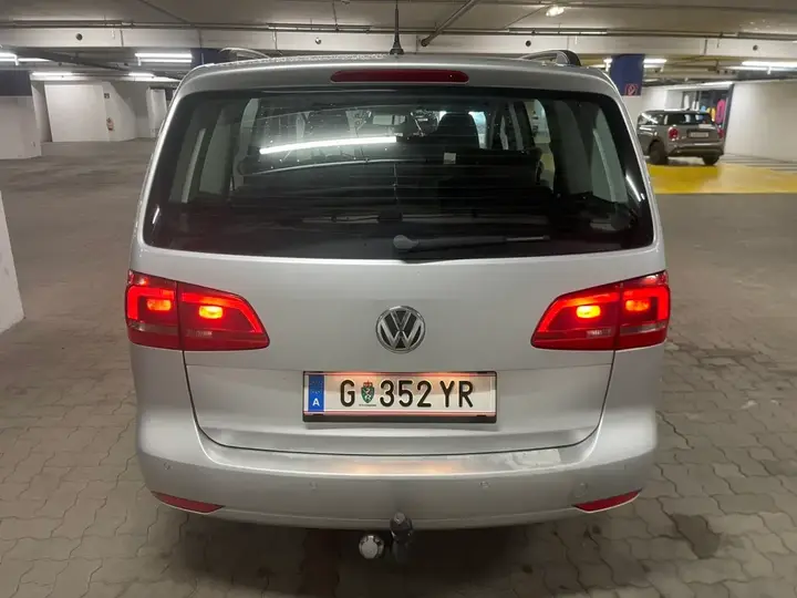 Volkswagen Touran 2012 photo 3