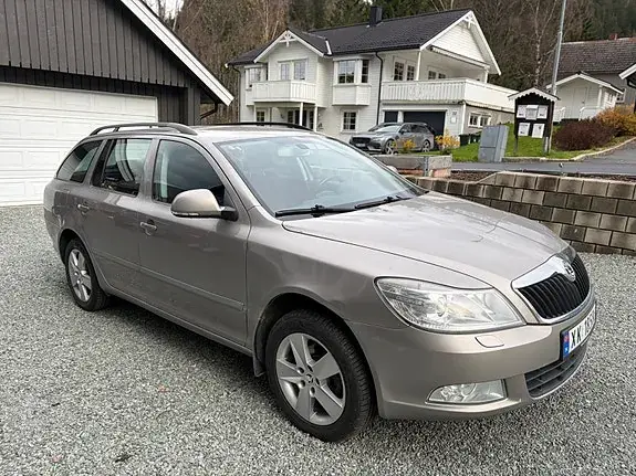 Skoda Octavia 2010 photo 3