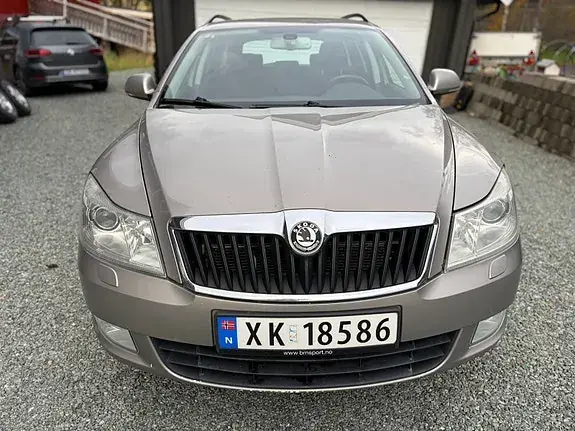 Skoda Octavia 2010 photo 2