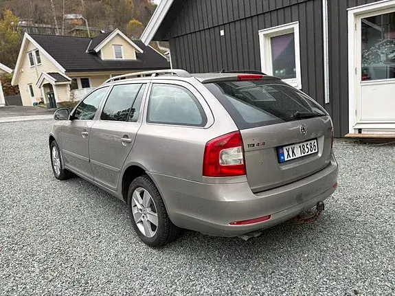 Skoda Octavia 2010 photo 4