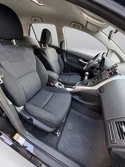 Toyota Auris 2011 photo 5