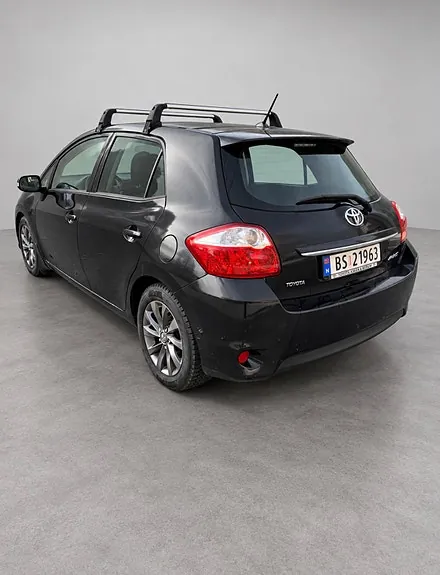 Toyota Auris 2011 photo 2
