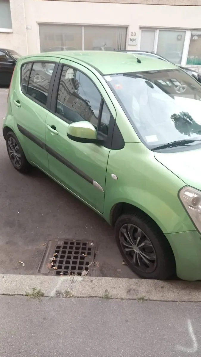 Suzuki Splash 2009 photo 2