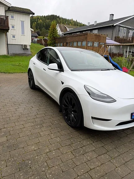 Tesla Model Y 2022 photo 2