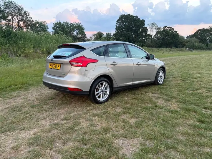 Ford Focus 2015 photo 2