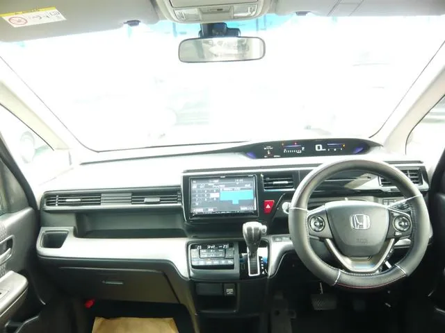 Honda Stepwgn Sparda 2015 photo 2