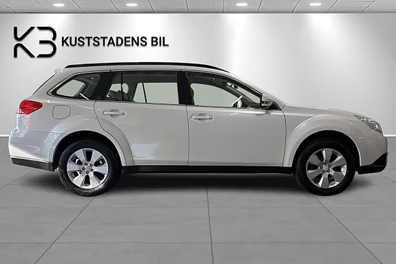 Subaru Outback 2011 photo 2