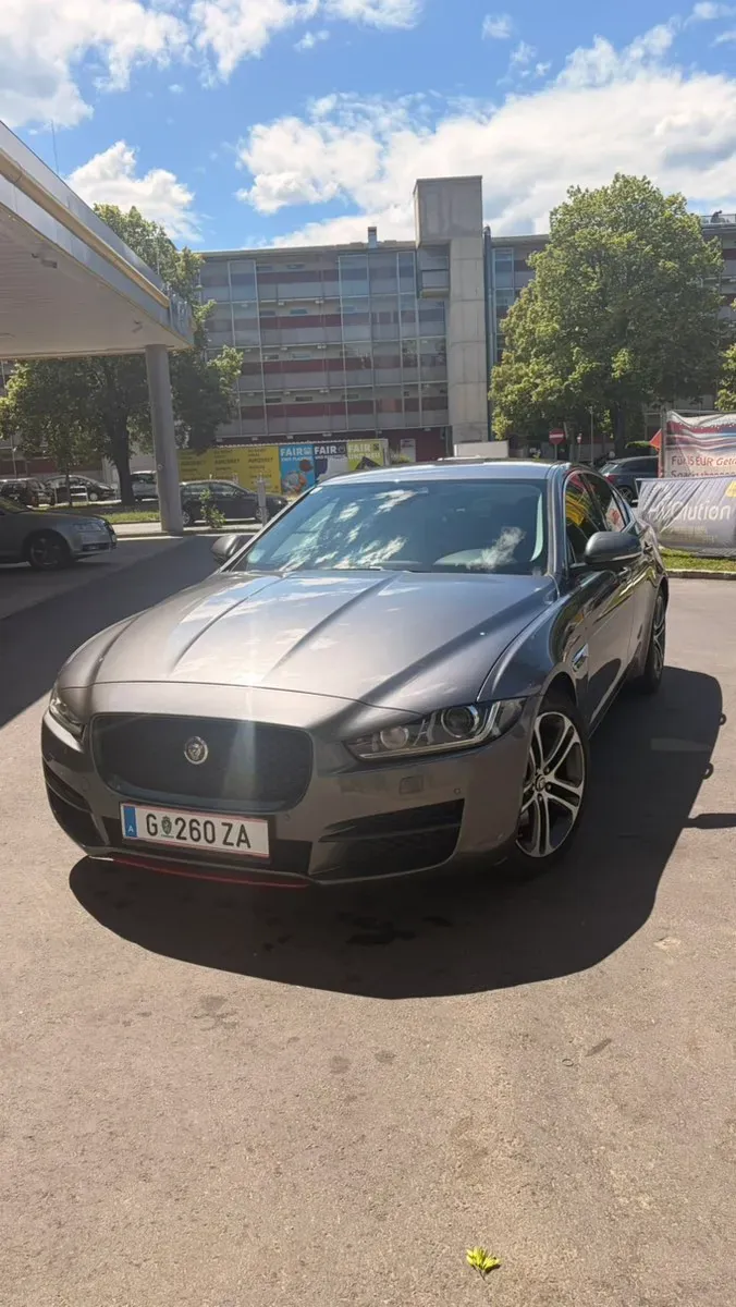 Jaguar Xe 2016 photo 3
