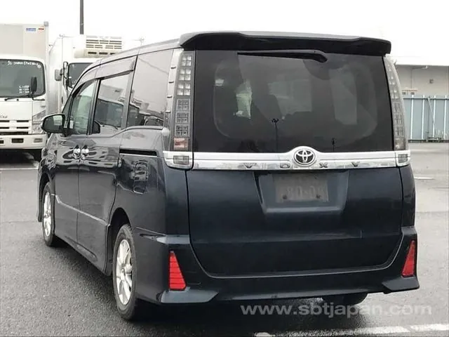 Toyota Voxy Zs 2017 photo 3