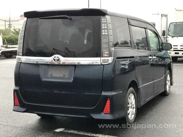Toyota Voxy Zs 2017 photo 4