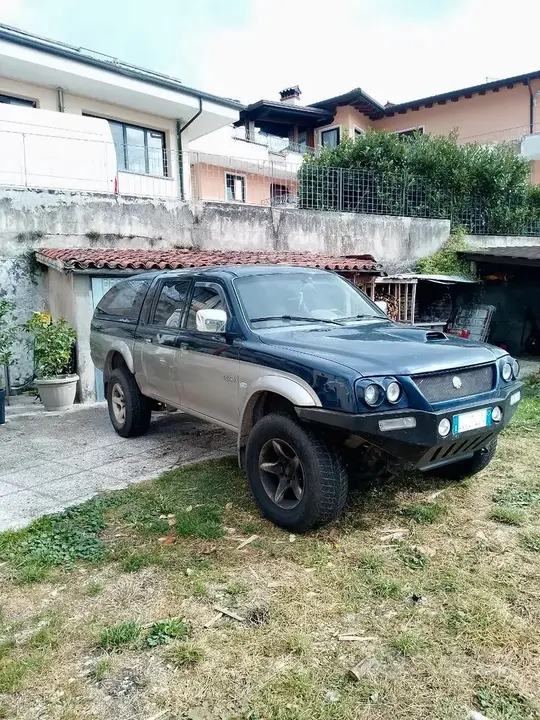 Mitsubishi L200 2004 photo 2
