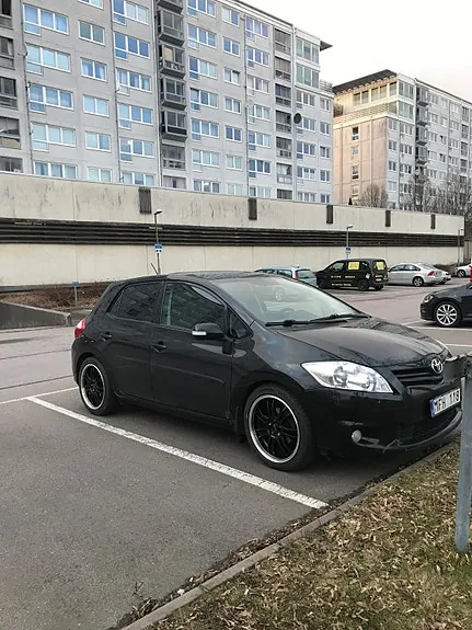 Toyota Auris 2011 photo 2