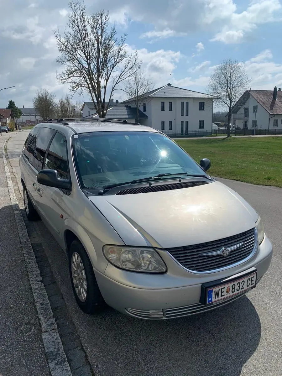 Chrysler Voyager 2001 photo 2