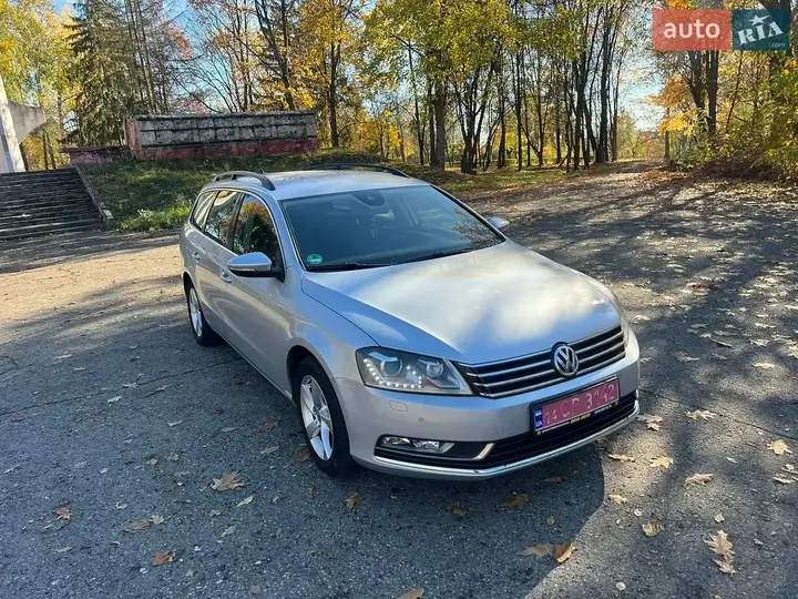 Volkswagen Passat 2011 photo 2